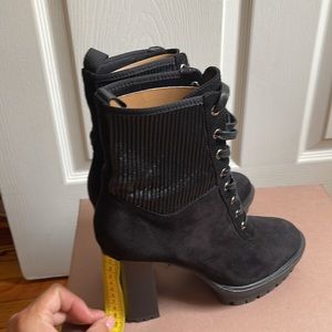 Gianvito Rossi. Size 9.5. Leather suede.